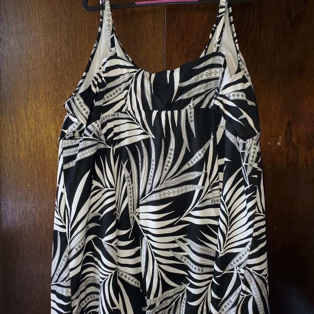 Swimsuit - Picture 4 of 7